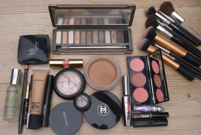 Best Makeup Gift Sets For Women 2020 - Women Fashion Blog