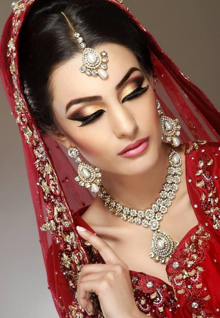 Bridal-With-Golden-Eye-Makeup