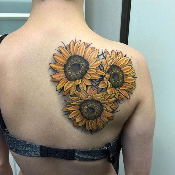Best-Realistic-Sunflower-Tattoo-On-Right-Back-Shoulder
