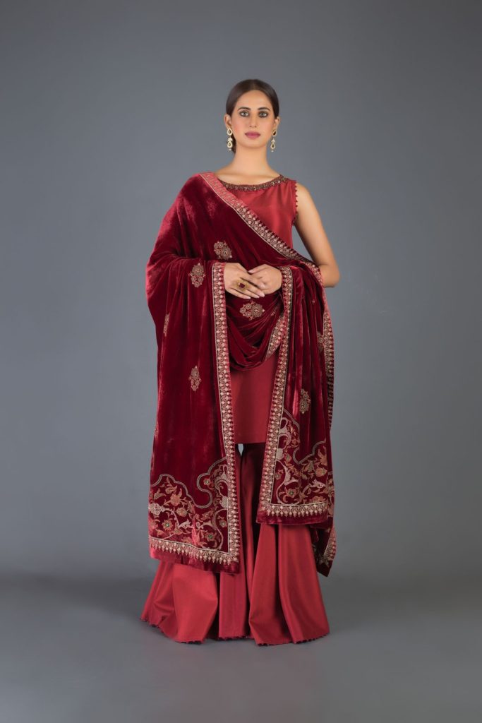 Bareeze-Luxury-Winter-Embroidered-Dresses-Shawls-Designs-9