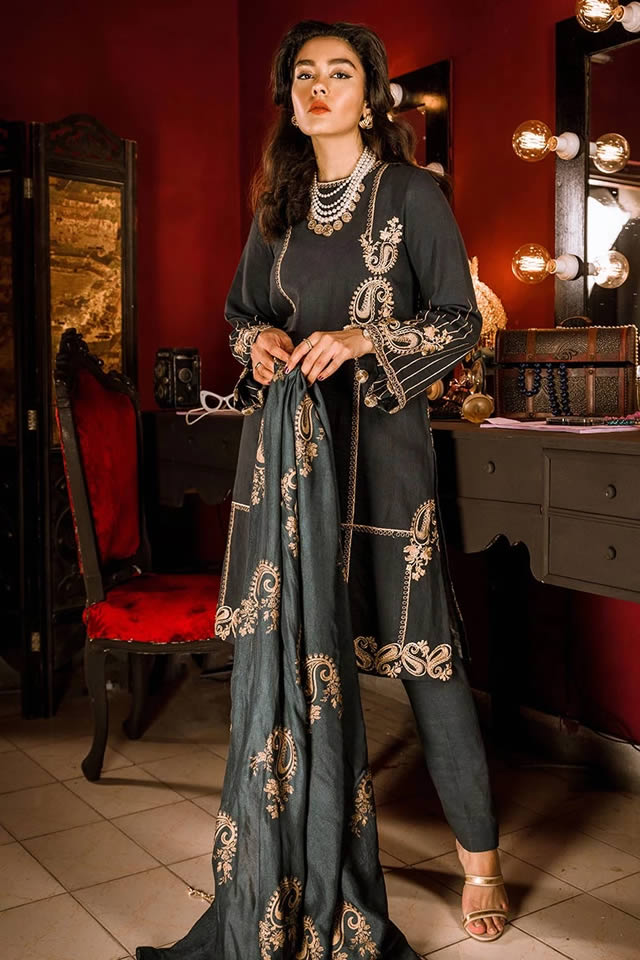 cross-stitch-winter-dresses-design-in-pakistan-2020