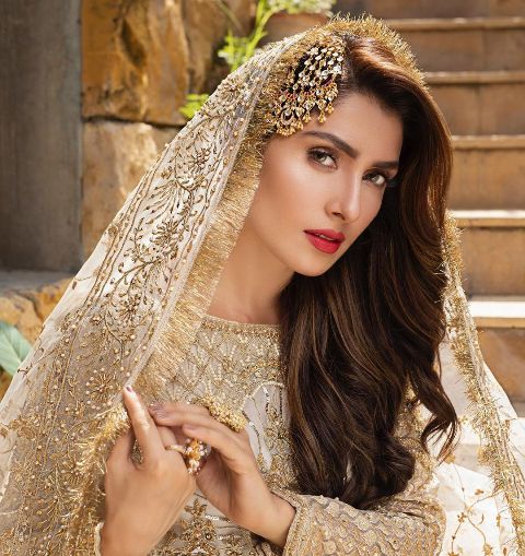 bridal-looks-in-white-Minal-Khan