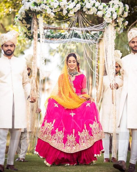 bright-mehndi-bridal-looks-Nimra-Khan